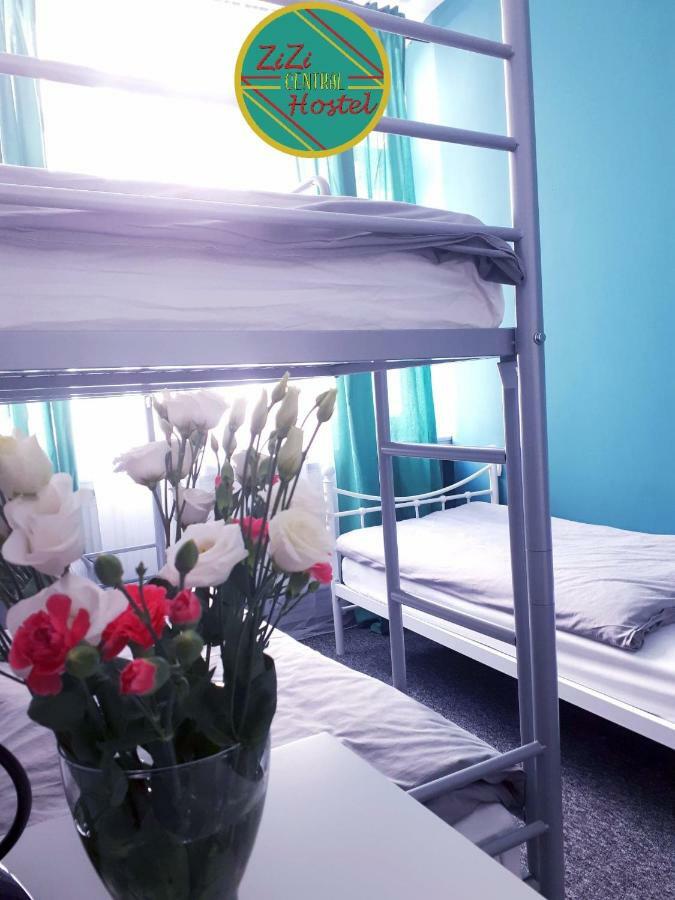 Zizi Central Hostel وارسو المظهر الخارجي الصورة