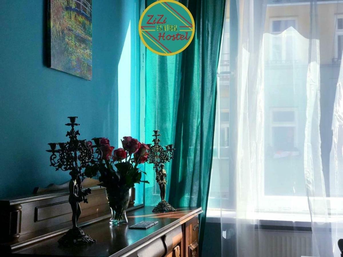 Zizi Central Hostel وارسو المظهر الخارجي الصورة