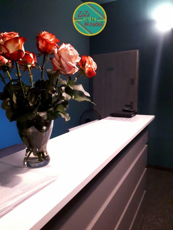 Zizi Central Hostel وارسو المظهر الخارجي الصورة