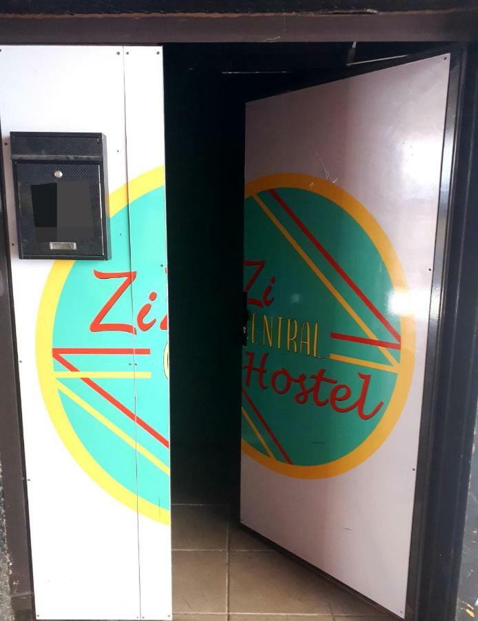 Zizi Central Hostel وارسو المظهر الخارجي الصورة